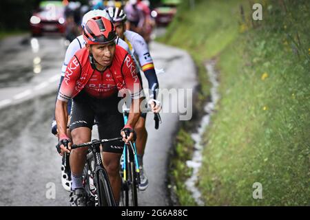 Die kolumbianische Nairo Quintana vom Team ARKEA Samsic wurde während der Etappe 9 der 108. Auflage des Radrennens der Tour de France, 144,9 km entfernt, in Aktion gezeigt Stockfoto