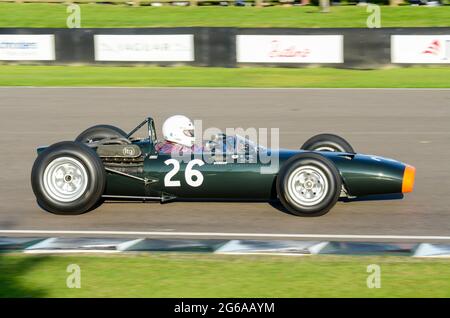 BRM P261 Classic Grand Prix, Oldtimer-Rennwagen, der bei der Glover Trophy beim historischen Goodwood Revival-Event in Großbritannien teilnimmt. BRM P61 MARK II Stockfoto