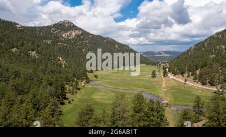 Luftaufnahme der Nordgabel des South Platte River im Pike National Forest, Colorado, USA Stockfoto