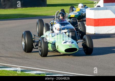 BRP BRM Classic Grand Prix, Oldtimer-Rennwagen, der bei der Glover Trophy beim historischen Goodwood Revival-Event teilnimmt. British Racing Partnership Auto Stockfoto