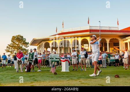 Pinehurst, North Carolina, USA. Juli 2021. LOUIS DOBBELAAR aus Brookwater, Australien, startet am 4. Juli 2021 auf dem Pinehurst Resort & Country ClubÃs Course No. 2 im Dorf Pinehurst, N.C., um die Finals bei der 121. North & South Amateur Championship zu beginnen DOBBELAAR, gewann das Spiel in 19 Löchern. Quelle: Timothy L. Hale/ZUMA Wire/Alamy Live News Stockfoto