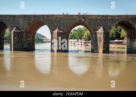 Die Dicle-Brücke in Diyarbakir, Türkei Stockfoto