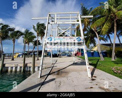 Bimini, Bahamas - 27. Juni 2021 - Bimini Big Game Club und Marina auf North Bimini, Bahamas am sonnigen Sommermorgen. Stockfoto