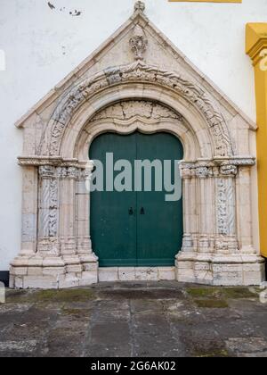 Eingang von Igreja Matriz de Santa Cruz, Praia da Vitoria Stockfoto