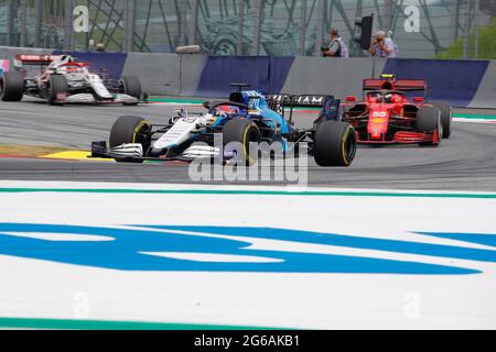 George Russel steuert seinen Williams Mercedes während des österreichischen Formel-1-Grand-Prix-Rennens am 4. Juli 2021 in Spielberg, Österreich. Stockfoto