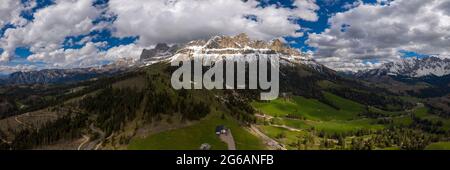 Ein Panoramablick auf die Rosengartengruppe, Rosengarten, bei Tiers, Dolomiten, Trentino-Südtirol, Italien, Europa Stockfoto