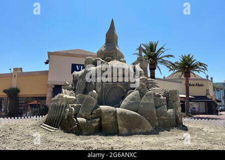 Eine allgemeine Ansicht der Sandskulptur Landmarks of the World in den Citadel Outlets, Sonntag, 4. Juli 2021, in Los Angeles. Die 20-Fuß auf 36-Fuß-Sculp Stockfoto