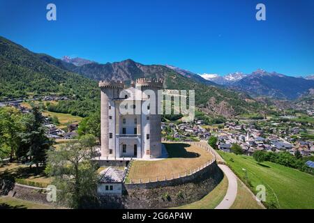 Luftaufnahme der mittelalterlichen Burg, Aymavilles Aostatal Italien Stockfoto