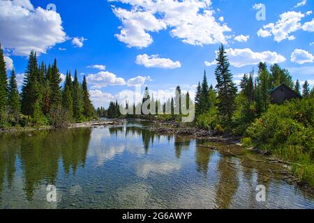 Jenny Lake, viele Wanderwege, malerische Bootsfahrten. Ruhige See-Reflexionen. Der Grand Teton National Park liegt im Nordwesten von Wyoming, USA. 2017. Stockfoto