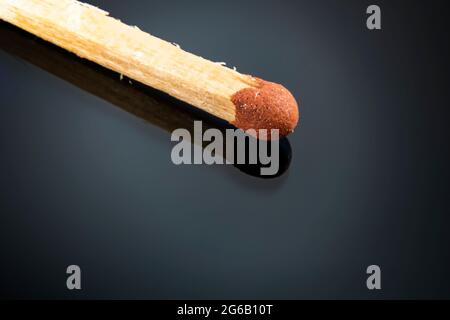 Nahaufnahme eines Schwefel-Streichkopfes Stockfoto