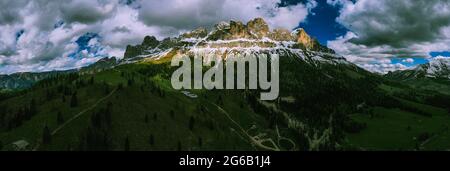 Ein Panoramablick auf die Rosengartengruppe, Rosengarten, bei Tiers, Dolomiten, Trentino-Südtirol, Italien, Europa Stockfoto