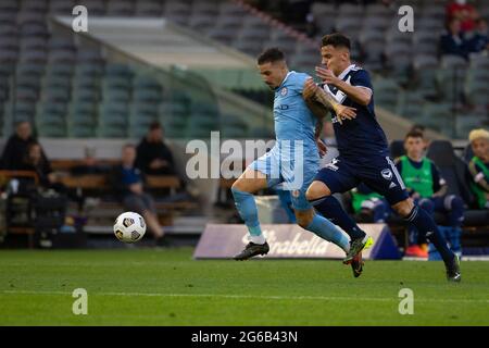 MELBOURNE, AUSTRALIEN - 6. MÄRZ: Jamie Maclaren von Melbourne City kontrolliert den Ball während des Hyundai A-League-Fußballmatches zwischen Melbourne Victory und Melbourne City FC am 6. März 2021 im Marvel Stadium in Melbourne, Australien. (Foto von Dave Hewison) Stockfoto