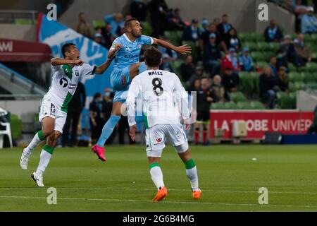 MELBOURNE, AUSTRALIEN - 16. JANUAR: Jamie Maclaren von Melbourne City führt den Ball während des Hyundai A-League Fußballmatches zwischen dem Melbourne City FC und dem Western United FC am 16. Januar 2021 im AAMI Park in Melbourne, Australien. (Foto von Dave Hewison) Stockfoto