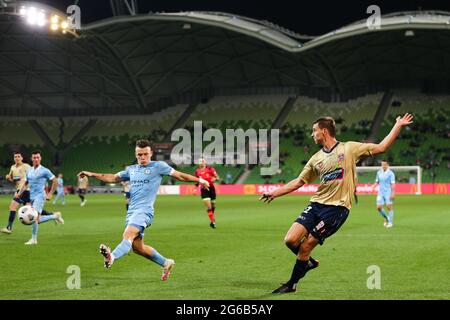 MELBOURNE, AUSTRALIEN - 29. APRIL: Lachlan Jackson von Newcastle Jets spielt am 29. April 2021 im AAMI Park in Melbourne, Australien, beim Fußballspiel der Hyundai A-League zwischen dem Melbourne City FC und den Newcastle Jets den Ball. (Foto von Dave Hewison) Stockfoto