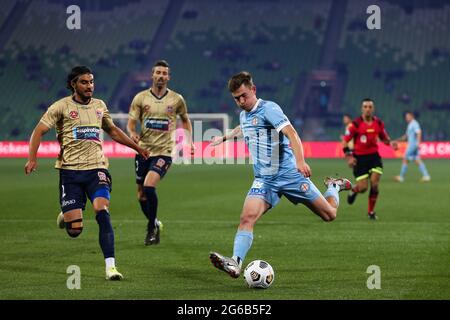 MELBOURNE, AUSTRALIEN - 29. APRIL: Connor Metcalfe aus Melbourne City kontrolliert den Ball während des Hyundai A-League Fußballmatches zwischen dem Melbourne City FC und Newcastle Jets am 29. April 2021 im AAMI Park in Melbourne, Australien. (Foto von Dave Hewison) Stockfoto