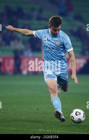 MELBOURNE, AUSTRALIEN - 29. APRIL: Connor Metcalfe aus Melbourne City kontrolliert den Ball während des Hyundai A-League Fußballmatches zwischen dem Melbourne City FC und Newcastle Jets am 29. April 2021 im AAMI Park in Melbourne, Australien. (Foto von Dave Hewison) Stockfoto