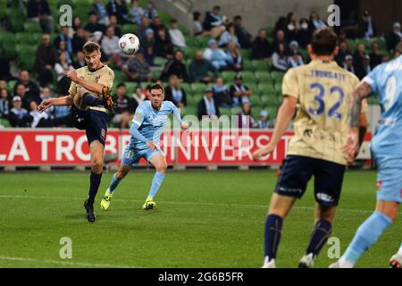 MELBOURNE, AUSTRALIEN - 29. APRIL: Lachlan Jackson von Newcastle Jets spielt am 29. April 2021 im AAMI Park in Melbourne, Australien, beim Fußballspiel der Hyundai A-League zwischen dem Melbourne City FC und den Newcastle Jets den Ball. (Foto von Dave Hewison) Stockfoto