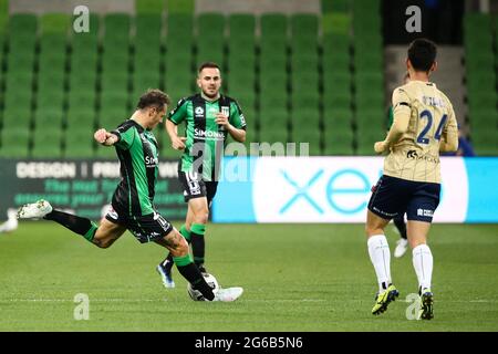 MELBOURNE, AUSTRALIEN - 26. APRIL: Alessandro Diamanti von Western United spielt am 26. April 2021 im AAMI Park in Melbourne, Australien, beim Fußballspiel der Hyundai A-League zwischen dem FC Western United und den Newcastle Jets den Ball. (Foto von Dave Hewison) Stockfoto