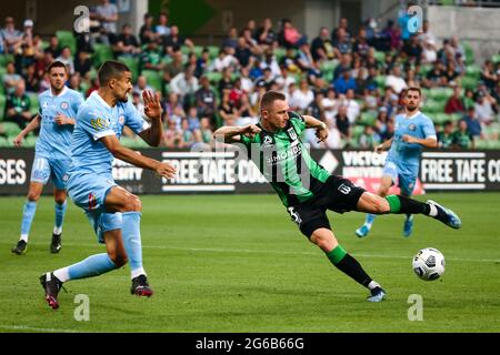 MELBOURNE, AUSTRALIEN - 1. APRIL: Besart Berisha von Western United kontrolliert den Ball während des Hyundai A-League Fußballmatches zwischen dem Western United FC und dem Melbourne City FC am 1. April 2021 im AAMI Park in Melbourne, Australien. (Foto von Dave Hewison) Stockfoto