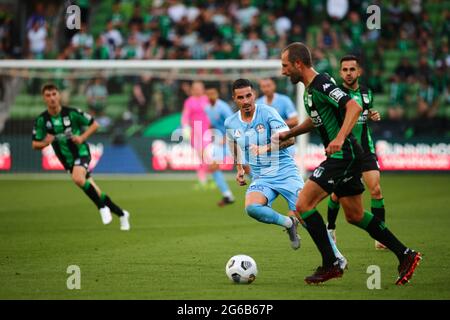 MELBOURNE, AUSTRALIEN - 1. APRIL: Jamie Maclaren aus Melbourne City läuft beim Hyundai A-League Fußballspiel zwischen dem Western United FC und dem Melbourne City FC am 1. April 2021 im AAMI Park in Melbourne, Australien, um den Ball. (Foto von Dave Hewison) Stockfoto