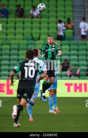 MELBOURNE, AUSTRALIEN - 1. APRIL: Besart Berisha von Western United führt den Ball während des Hyundai A-League Fußballmatches zwischen dem Western United FC und dem Melbourne City FC am 1. April 2021 im AAMI Park in Melbourne, Australien. (Foto von Dave Hewison) Stockfoto