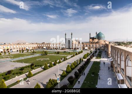Blick auf den Imam Platz (Naqsh e Jahan) und die Imam Moschee (Shah Moschee), von Ali qapu, Isfahan (Esfahan), Isfahan Provinz, Iran, Persien, Westasien, Asien Stockfoto