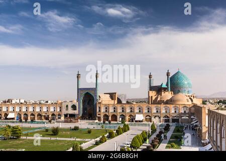 Blick auf den Imam Platz (Naqsh e Jahan) und die Imam Moschee (Shah Moschee), von Ali qapu, Isfahan (Esfahan), Isfahan Provinz, Iran, Persien, Westasien, Asien Stockfoto