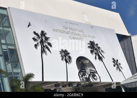 Frankreich, Cannes, das offizielle Plakat für die 74. Internationalen Filmfestspiele auf dem Festspielpalast, in diesem Jahr wurde Spike Lee ausgewählt. Stockfoto