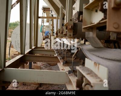 Betonmischer Maschinenmitte Ansicht im industriellen Hintergrund. Stockfoto