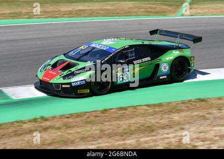 Mugello Circuit, Italien - 2. Juli 2021: Lamborghini Huracan GT3 Evo vom Team Imperiale Racing mit Di Folco Alberto - Amici Andrea - Middleton Stockfoto