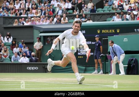 London, Großbritannien. Juli 2021. Cameron Norrie in seinem Spiel gegen Roger Federer am Wimbledon Day Six Credit: Paul Marriott/Alamy Live News Stockfoto