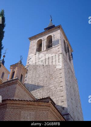 CAMPANARIO DE LA IGLESIA CONSTRUIDA ENTRE 1696 Y 1714 SOBRE LA ANTIGUA IGLESIA RENACENTISTA DEL S XV. Autor: VALLEJO PABLO. ORT: IGLESIA DE SAN JUAN BAUTISTA. ARGANDA DEL REY. MADRID. SPANIEN. Stockfoto