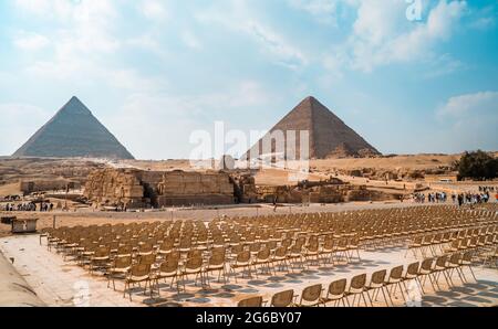 Die Pyramiden in Gizeh, Ägypten bei Tageslicht Stockfoto