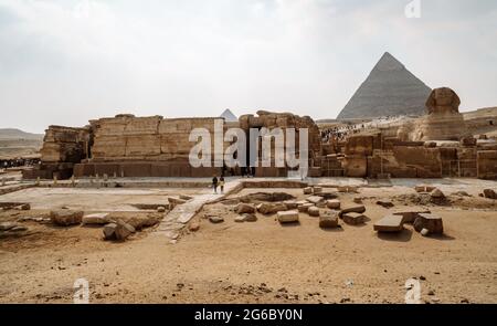 Die Pyramiden in Gizeh, Ägypten bei Tageslicht Stockfoto