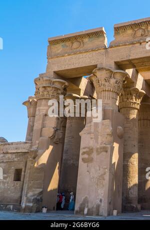 Touristen im Kom Ombo Tempel in Süditegypten Stockfoto