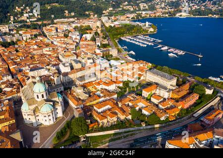 Blick auf Como Stadt am Ufer des Sees Stockfoto