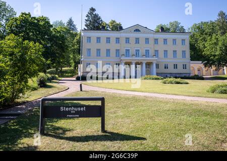 Das Steinhaus im Dorf Fiskars, einem historischen Eisenhüttengebiet und beliebtes Reiseziel. Stockfoto