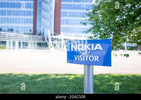 Besucherparkschild vor dem Hauptsitz der Nokia Corporation. Stockfoto