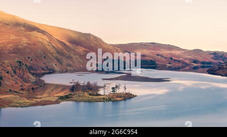 Wandern Sie vom Mardale Car Park zur High Street im Lake District in der Nähe von Haweswater und Blea Water. Das Wetter am Herbstmorgen war perfekt. Stockfoto