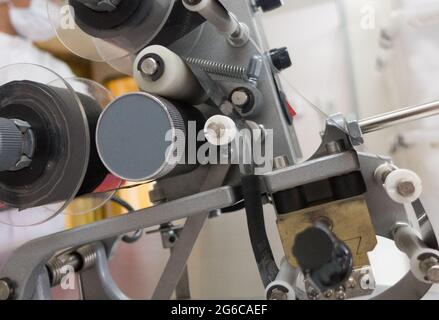 Laborgeräte für die Herstellung von Weichgel-Kapseln Stockfoto