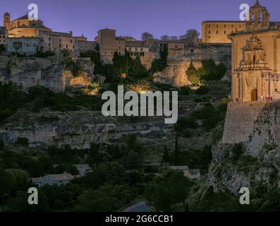 Ehemaliges Kloster San Pablo des Dominikanerordens, Parador de turismo am Huecar-Fluss der Stadt Cuenca, Castilla la Macha, Spanien, Europa. Stockfoto