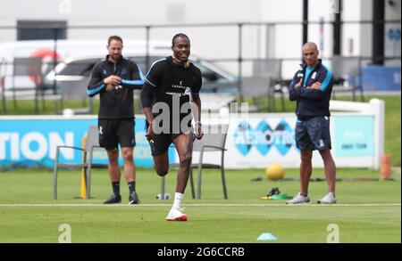 Hove, Großbritannien. Juli 2021. England und Sussex Pace Bowler Jofra Archer haben heute gesehen, wie er seine Rehabilitation auf dem Gelände des 1. Central County in Hove intensiviert hat. Quelle: James Boardman/Alamy Live News Stockfoto