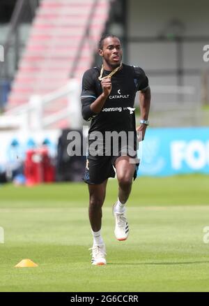 Hove, Großbritannien. Juli 2021. England und Sussex Pace Bowler Jofra Archer haben heute gesehen, wie er seine Rehabilitation auf dem Gelände des 1. Central County in Hove intensiviert hat. Quelle: James Boardman/Alamy Live News Stockfoto