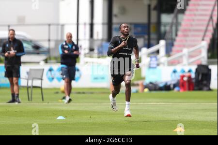 Hove, Großbritannien. Juli 2021. England und Sussex Pace Bowler Jofra Archer haben heute gesehen, wie er seine Rehabilitation auf dem Gelände des 1. Central County in Hove intensiviert hat. Quelle: James Boardman/Alamy Live News Stockfoto