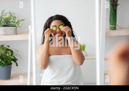 Routine, Spaß zu Hause, Bio-Gemüse für Spa zu Hause Stockfoto