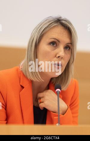 Verteidigungsminister Ludivine Dedonter, abgebildet während einer Sitzung der Kammer der verteidigungskommission im bundestag, in Brüssel, Montag, den 05. Ju Stockfoto