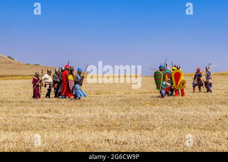 Lavi, Israel - 02. Juli 2021: Nachstellung der Schlacht der Hörner von Hattin 1187 (Ayyubid Sultan Saladin besiegte die Kreuzritter): Infanteriekampf. Stockfoto