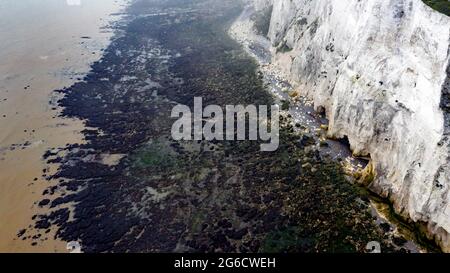 Luftaufnahmen mit Blick auf die Küste bei Ebbe, in der Nähe von St. Margaret's Bay, Kent, Großbritannien Stockfoto