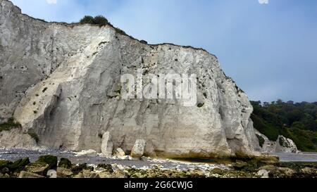 Luftaufnahme eines Abschnitts der Chalk Cliffs in St. Margaret's Bay, Kent, Großbritannien Stockfoto