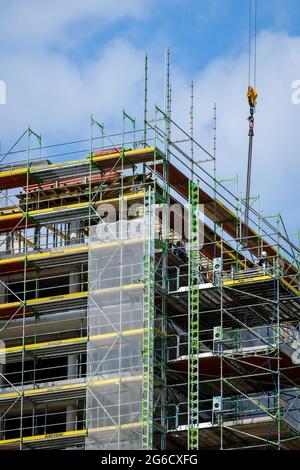 Essen, Nordrhein-Westfalen, Deutschland - Gerüste, Baustelle, Neues Hochhaus mit Eigentumswohnungen. Stockfoto